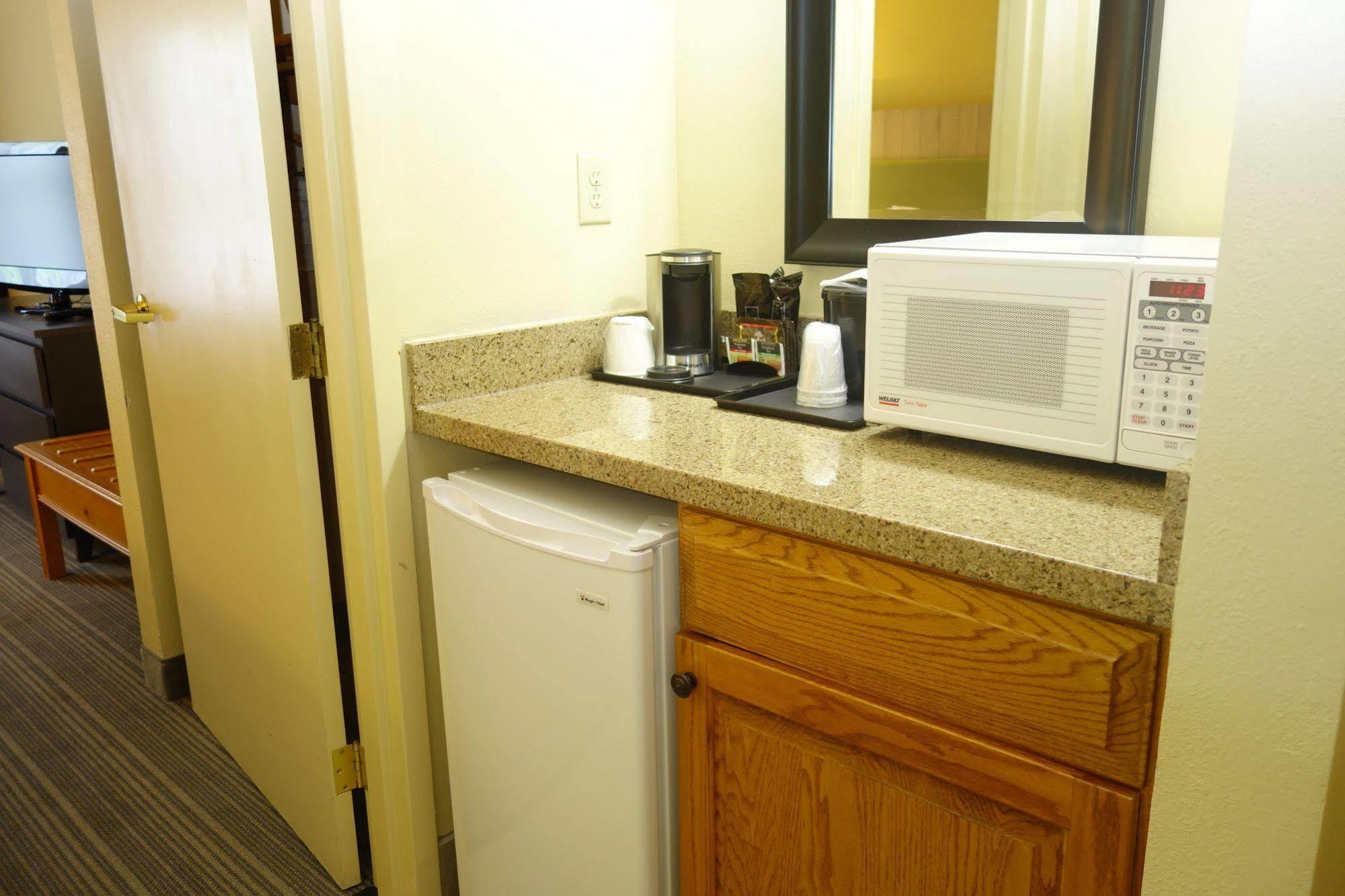 Country Inn & Suites By Radisson, Burlington Elon , Nc Eksteriør bilde