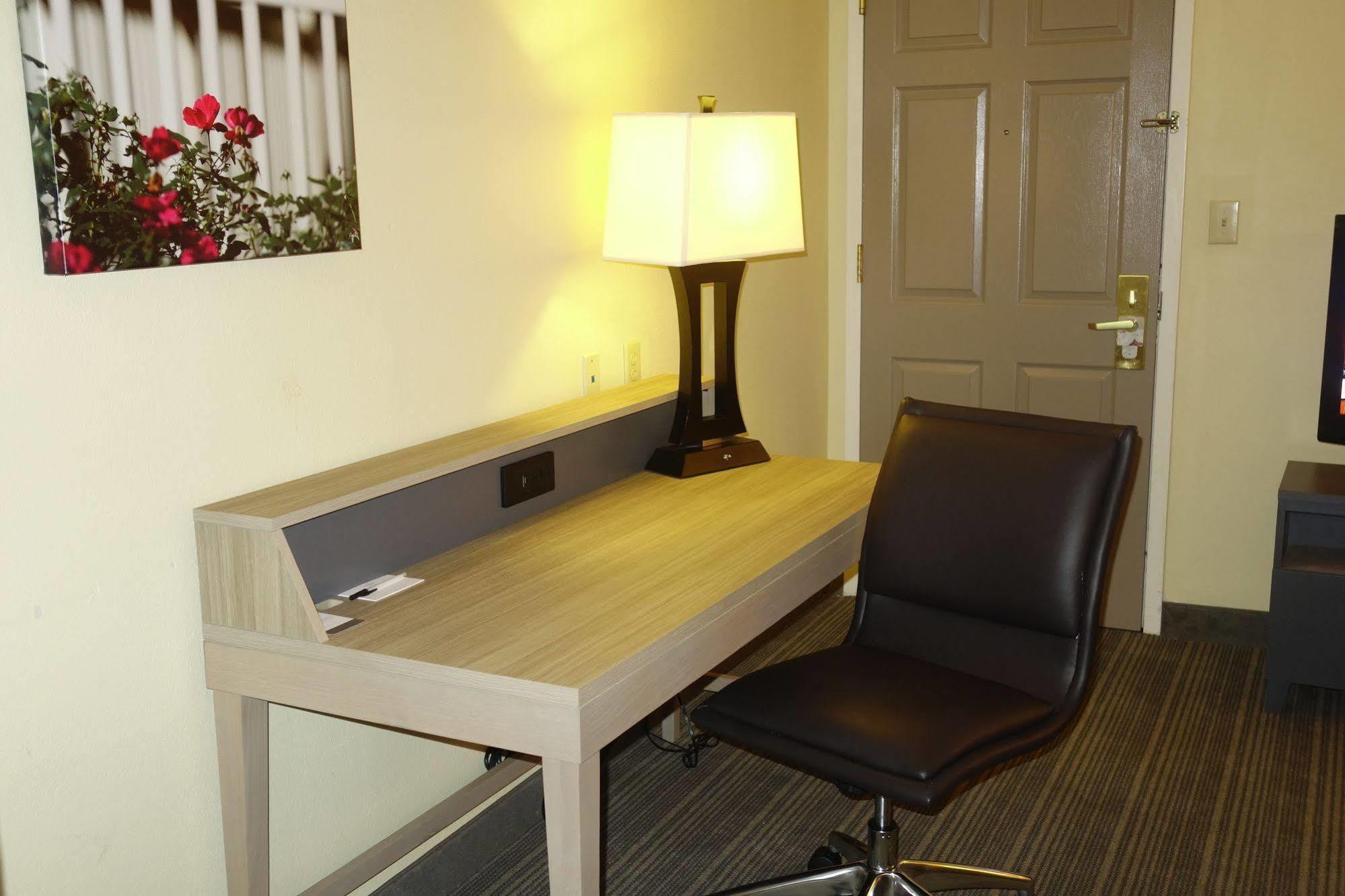 Country Inn & Suites By Radisson, Burlington Elon , Nc Eksteriør bilde